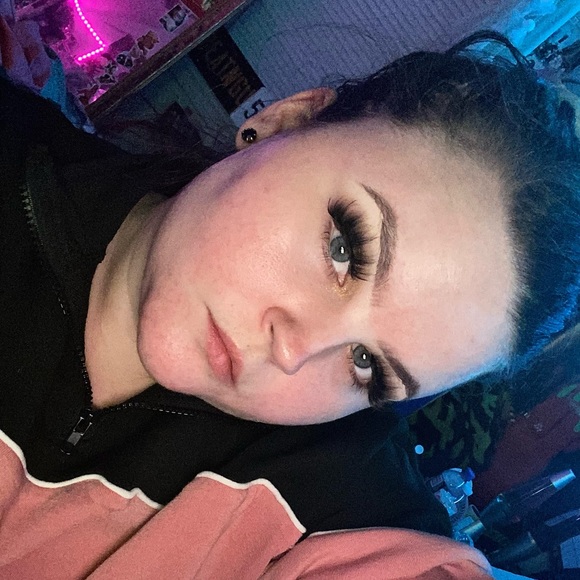 Meet your Posher, Kira - Picture 2 of 3